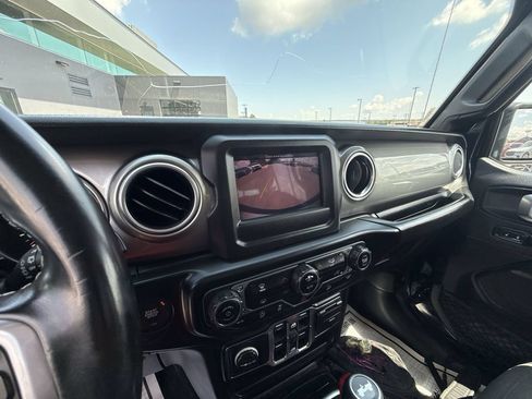 Used 2020 Jeep Wrangler Unlimited Sahara AWD/4WD image 22