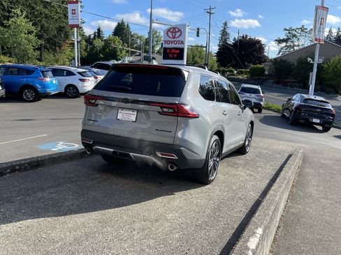 Certified 2025 Toyota Grand Highlander AWD Hybrid image 6