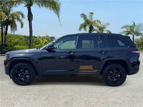 Certified 2023 Jeep Grand Cherokee Altitude AWD/4WD image 2