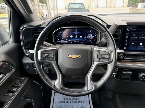 Used 2024 Chevrolet Silverado 2500 LT AWD/4WD image 17