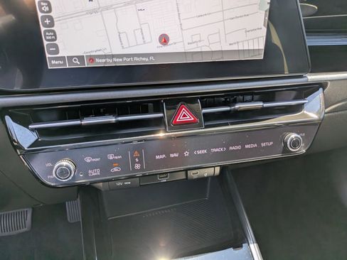 Certified 2023 Kia Niro EX FWD image 24