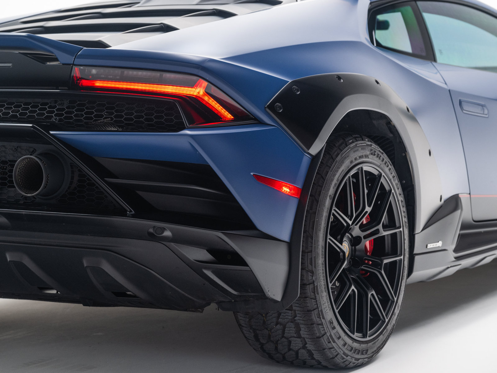 Used 2023 Lamborghini Huracan Sterrato AWD/4WD image 24