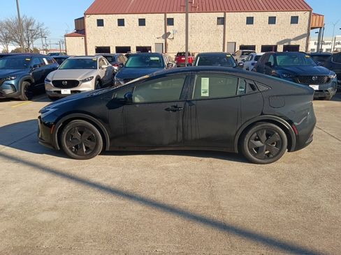 Used 2024 Toyota Prius LE image 4