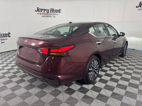 Used 2025 Nissan Altima 2.5 SV FWD image 7