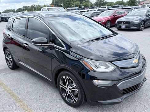 Used 2018 Chevrolet Bolt Premier w/ Driver Confidence II Package FWD image 3