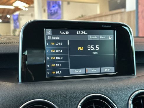 Used 2018 Kia Stinger RWD image 21