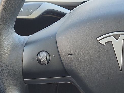 Used 2022 Tesla Model Y Long Range image 13