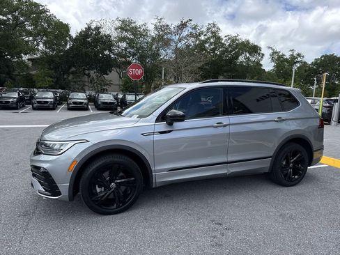 Used 2023 Volkswagen Tiguan SE R-Line image 10