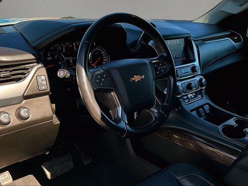 Used 2019 Chevrolet Suburban LT AWD/4WD image 17