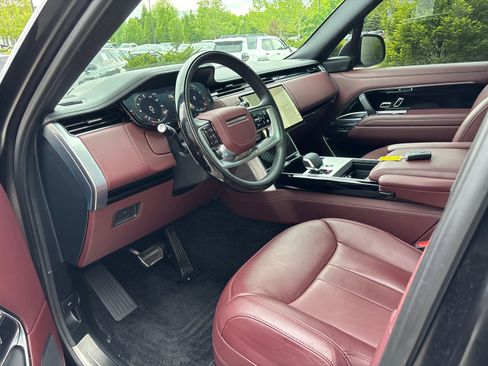 Used 2025 Land Rover Range Rover SE AWD/4WD image 9