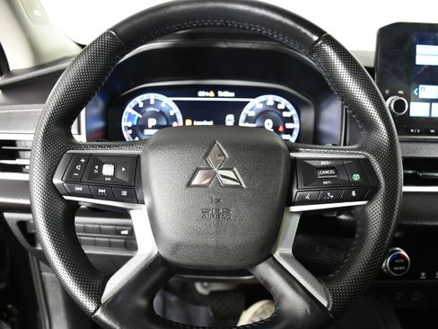 Used 2023 Mitsubishi Outlander SE AWD/4WD image 19