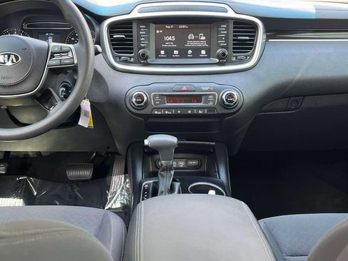 Used 2019 Kia Sorento FWD V6 image 15