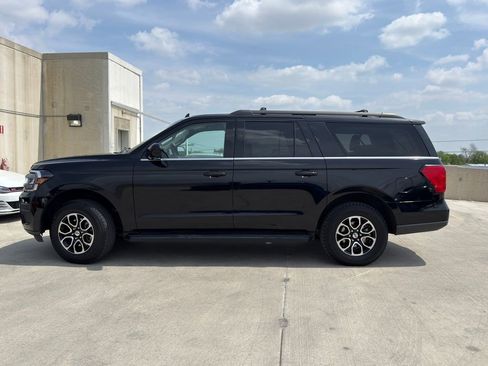 Used 2024 Ford Expedition Max XLT image 6
