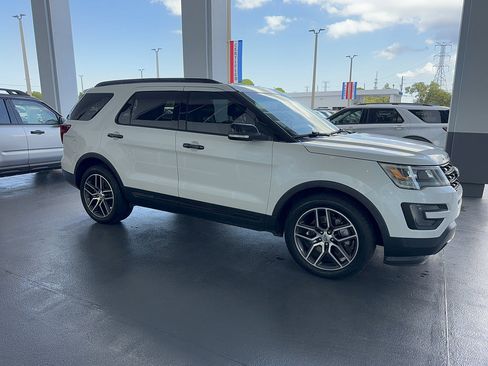 Used 2016 Ford Explorer Sport w/ Equipment Group 401A AWD/4WD image 5