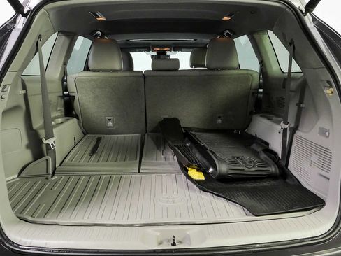 Used 2019 Toyota Highlander XLE FWD image 31