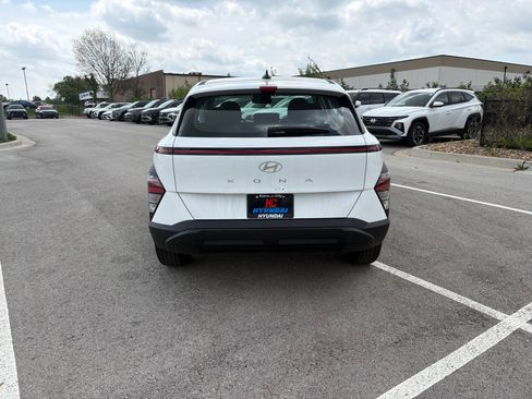 New 2026 Hyundai Kona SE FWD image 4