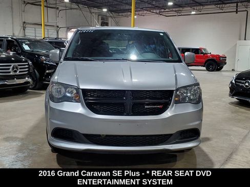 Used 2016 Dodge Grand Caravan SE FWD image 2