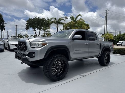 Used 2017 Toyota Tacoma TRD Sport w/ Tow Package RWD image 28