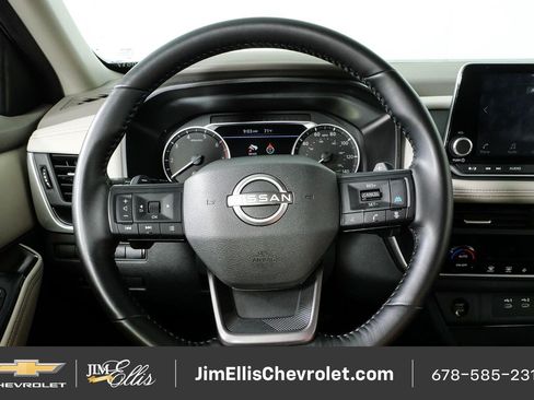 Used 2025 Nissan Rogue SV AWD/4WD image 9
