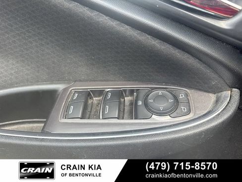 Used 2018 Chevrolet Malibu LT FWD image 12