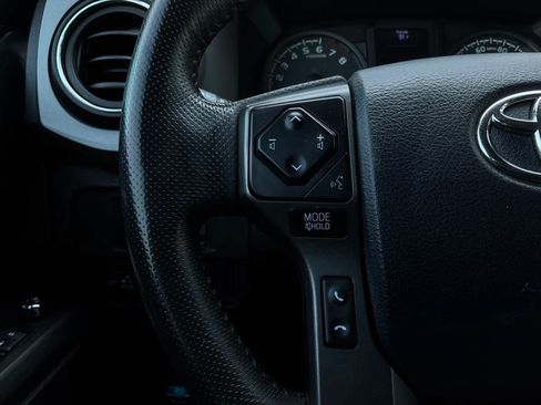 Used 2018 Toyota Tacoma TRD Off-Road AWD/4WD image 41