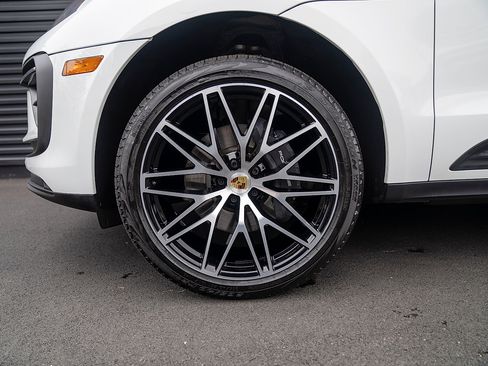 Certified 2026 Porsche Macan AWD/4WD image 25