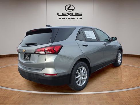 Used 2023 Chevrolet Equinox LS w/ LS Convenience Package image 5