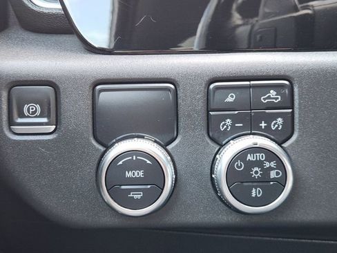 Used 2022 GMC Sierra 1500 SLT w/ SLT Convenience Package image 22