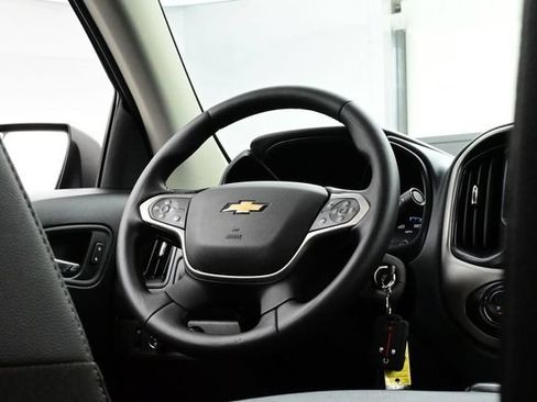 Used 2020 Chevrolet Colorado Z71 w/ Z71 Midnight Edition AWD/4WD image 19