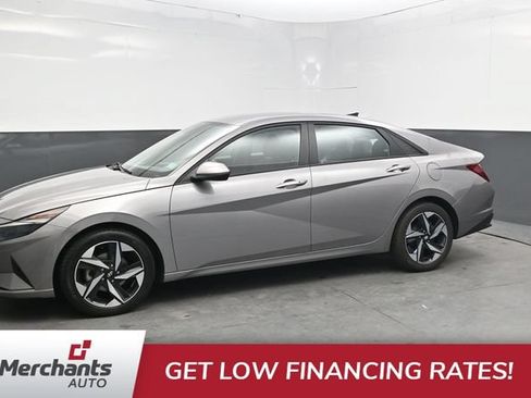 Used 2023 Hyundai Elantra SEL w/ Convenience Package FWD image 3