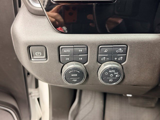 Certified 2022 Chevrolet Silverado 1500 High Country w/ High Country Premium Package AWD/4WD image 15