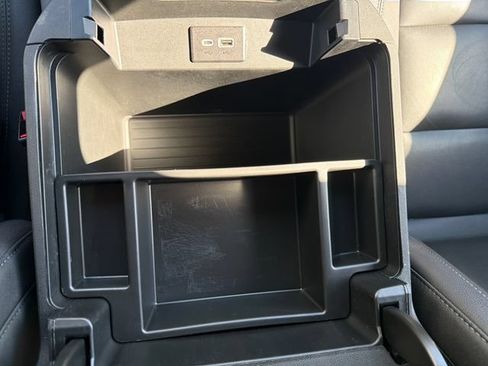 Used 2025 Chevrolet Suburban Z71 AWD/4WD image 49