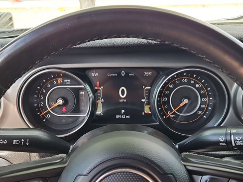 Used 2021 Jeep Gladiator Sport image 25