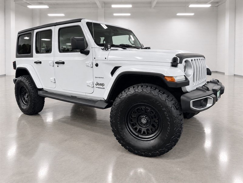 Used 2021 Jeep Wrangler Unlimited Sahara w/ Dual Top Group AWD/4WD image 29