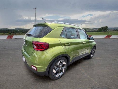 Used 2024 Hyundai Venue SEL FWD image 3