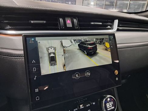 Used 2021 Jaguar F-PACE SVR image 21