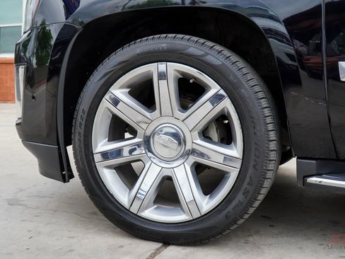 Used 2017 Cadillac Escalade Luxury image 9