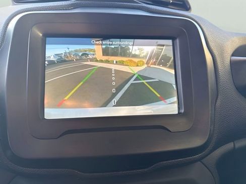 Used 2018 Jeep Renegade Altitude AWD/4WD image 19