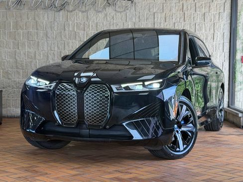 Used 2023 BMW iX xDrive50 w/ Sport Package AWD/4WD image 2