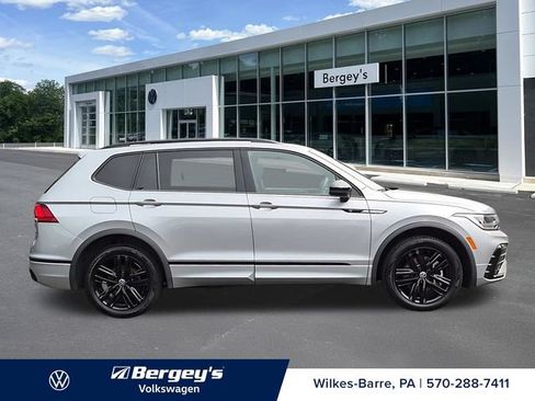 Certified 2022 Volkswagen Tiguan SE R-Line AWD/4WD image 5