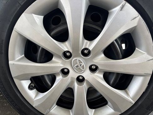 Used 2021 Toyota Corolla LE image 5
