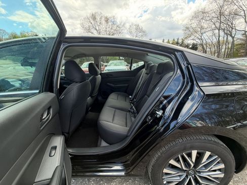 Used 2025 Nissan Altima 2.5 SV image 25