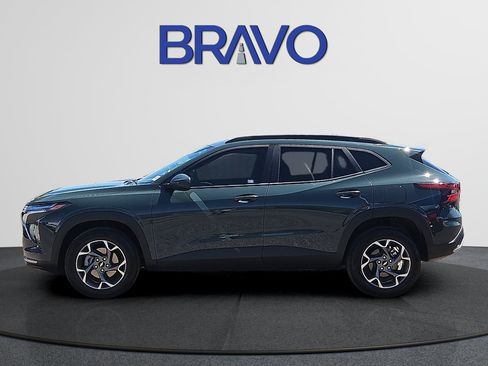 Used 2026 Chevrolet Trax LT FWD image 2