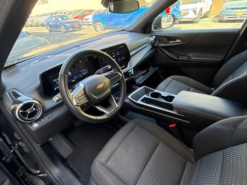 Used 2025 Chevrolet Equinox LT AWD/4WD image 13