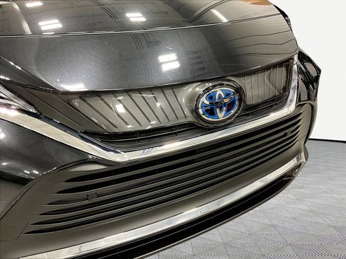 Used 2021 Toyota Venza XLE w/ Softex Package AWD/4WD image 32