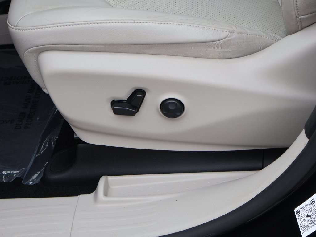 Used 2021 Chrysler Pacifica Touring-L FWD image 21