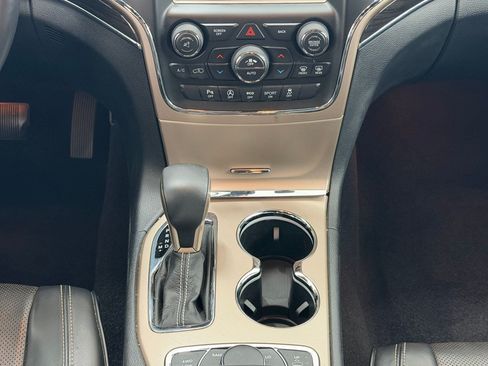 Used 2017 Jeep Grand Cherokee Overland AWD/4WD image 17