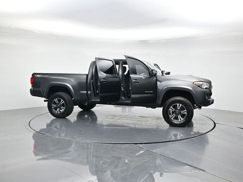Used 2016 Toyota Tacoma TRD Sport image 47