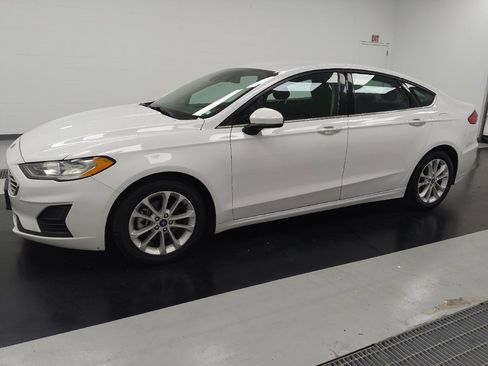 Used 2020 Ford Fusion SE FWD image 2