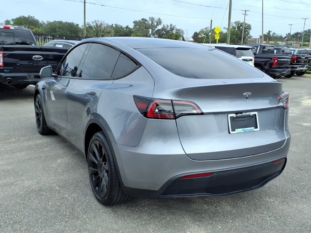 Used 2025 Tesla Model Y Long Range RWD image 5